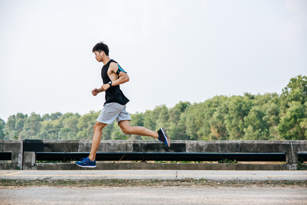 Chạy bộ giúp cải thiện sức khỏe tim mạch, giảm căng thẳng (Ảnh: ST)